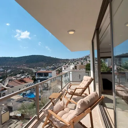 Triplex In With Pool & Partial Sea View Villa *